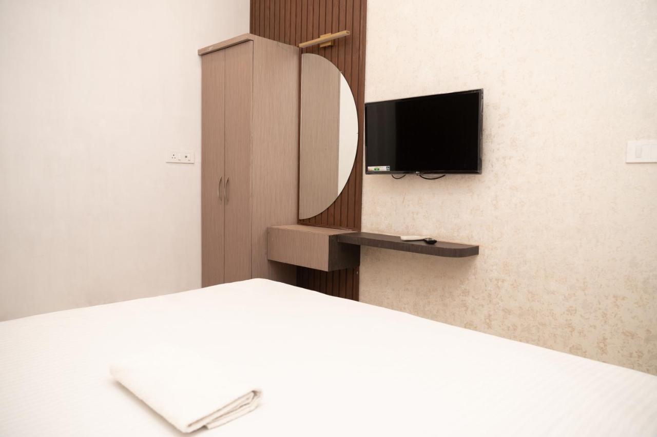 Hotel Holy Land Varanasi Exterior foto